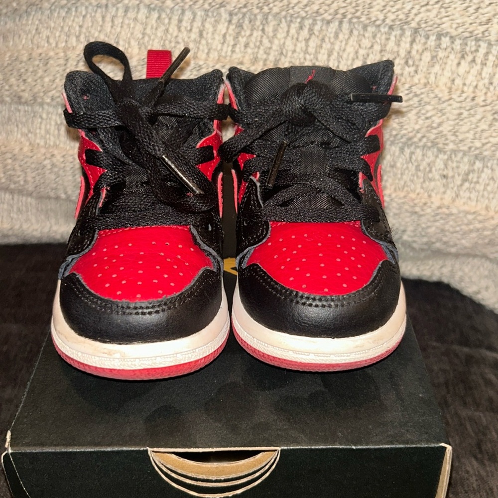 Jordan 1 Mid 6c black/red/white